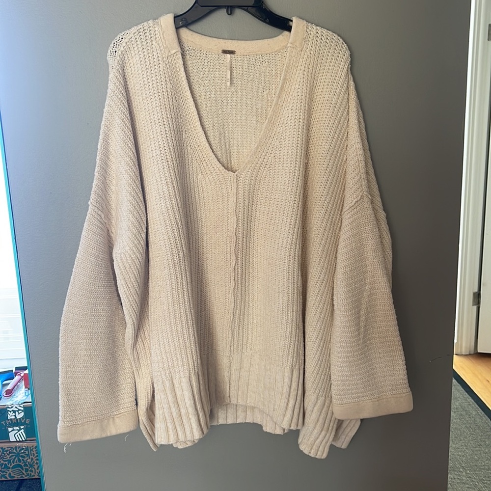 Free people v-neck Chunky cable knit sweater